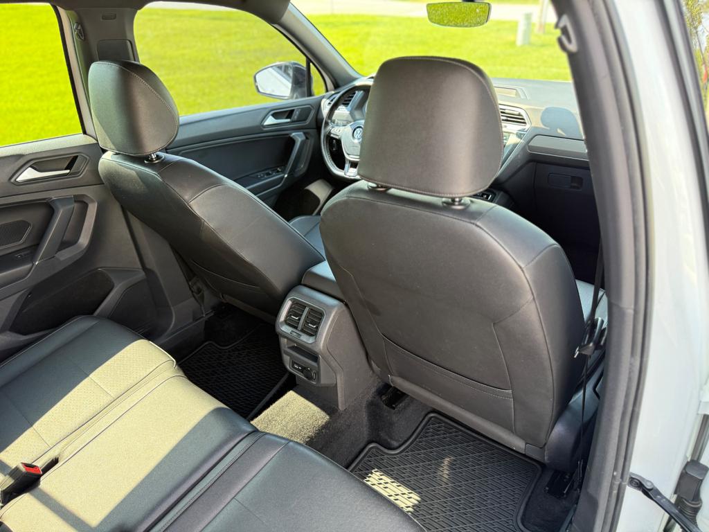 2020 VW Tiguan R-Line — photo 41