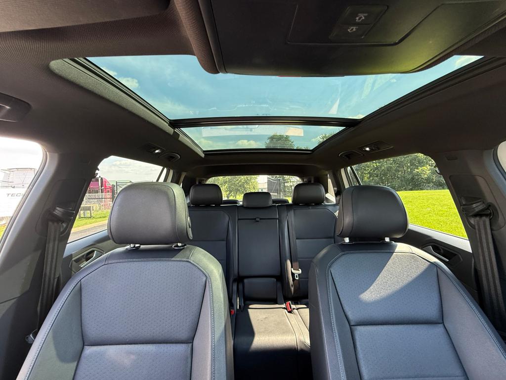 2020 VW Tiguan R-Line — photo 45
