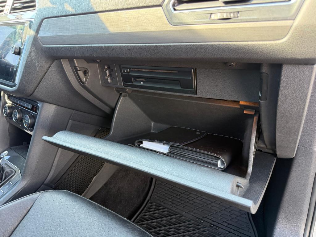 2020 VW Tiguan R-Line — photo 47