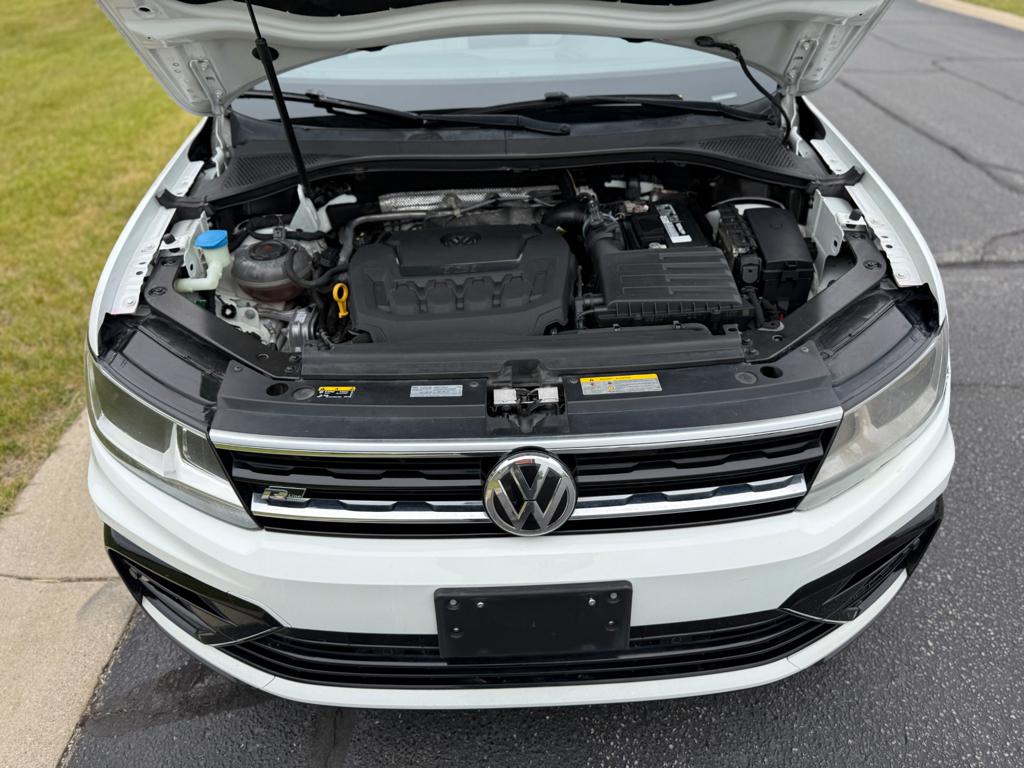 2021 VW Tiguan R-Line — photo 3