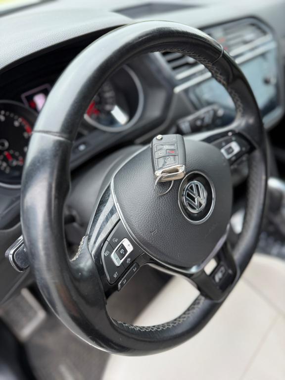 2021 VW Tiguan R-Line — photo 26