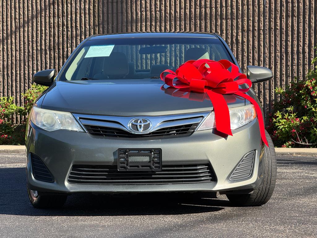 2014 Toyota Camry — photo 2