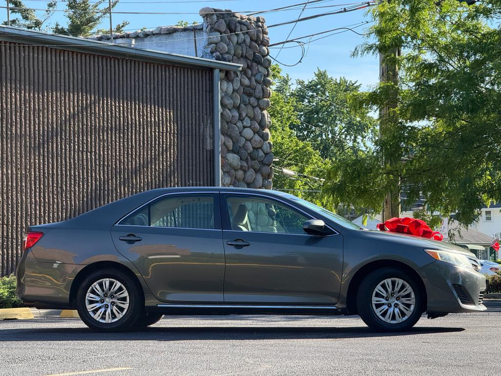 2014 Toyota Camry — photo 7