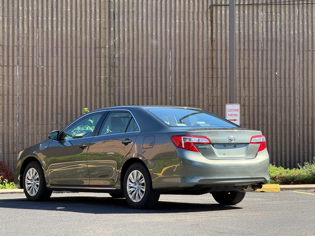 2014 Toyota Camry — photo 8