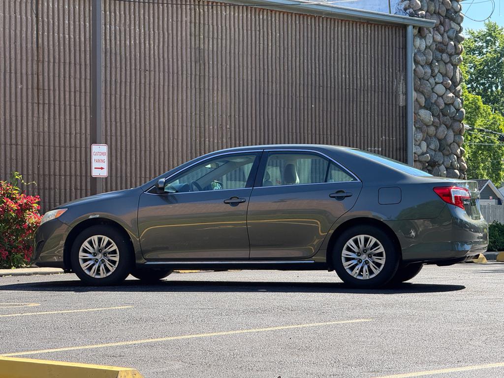 2014 Toyota Camry — photo 9