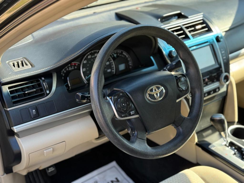 2014 Toyota Camry — photo 19
