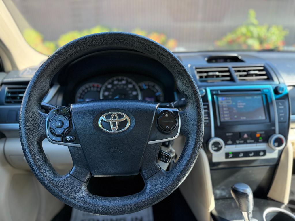 2014 Toyota Camry — photo 20