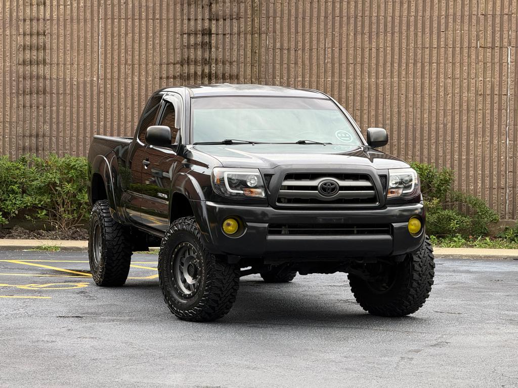 2010 TOYOTA TACOMA — photo 1