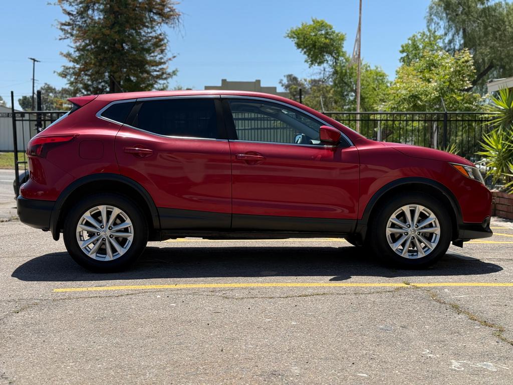 2017 Nissan Rogue Sport — photo 11