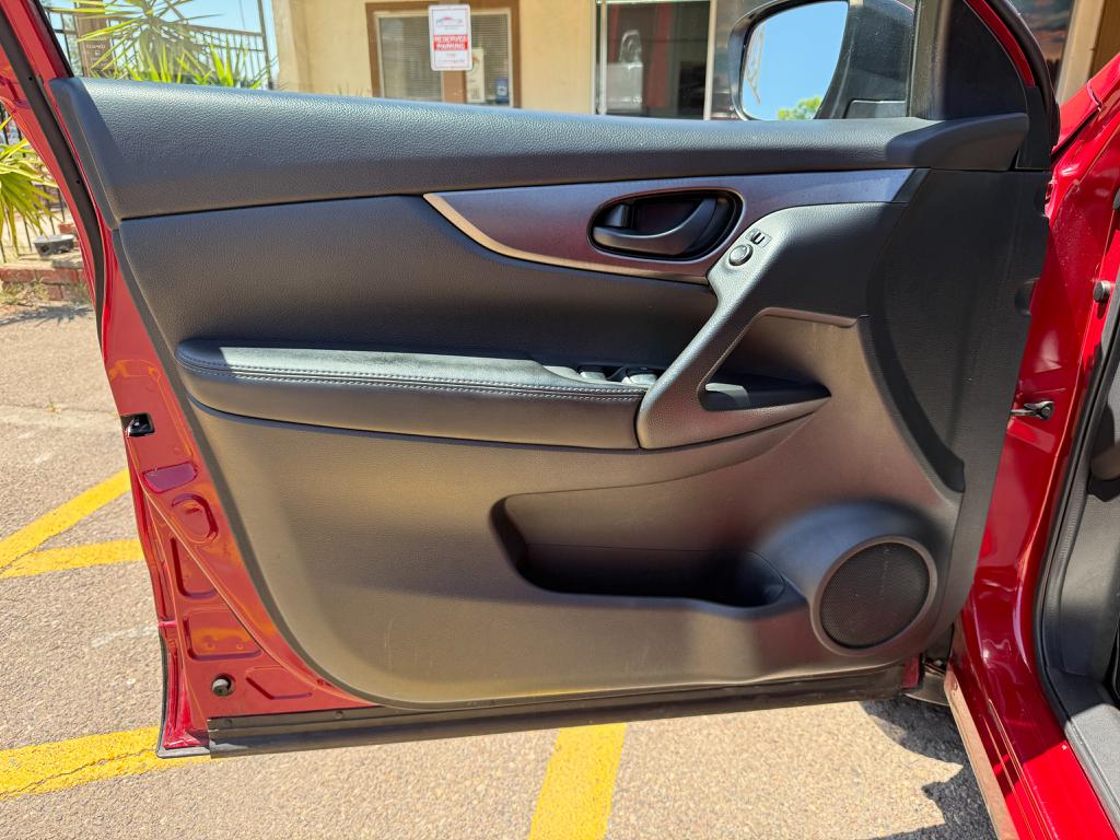 2017 Nissan Rogue Sport — photo 17