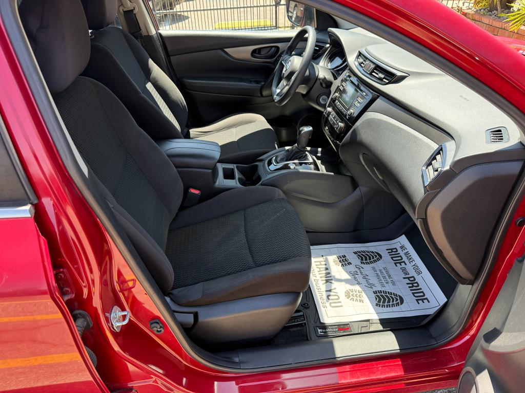 2017 Nissan Rogue Sport — photo 24