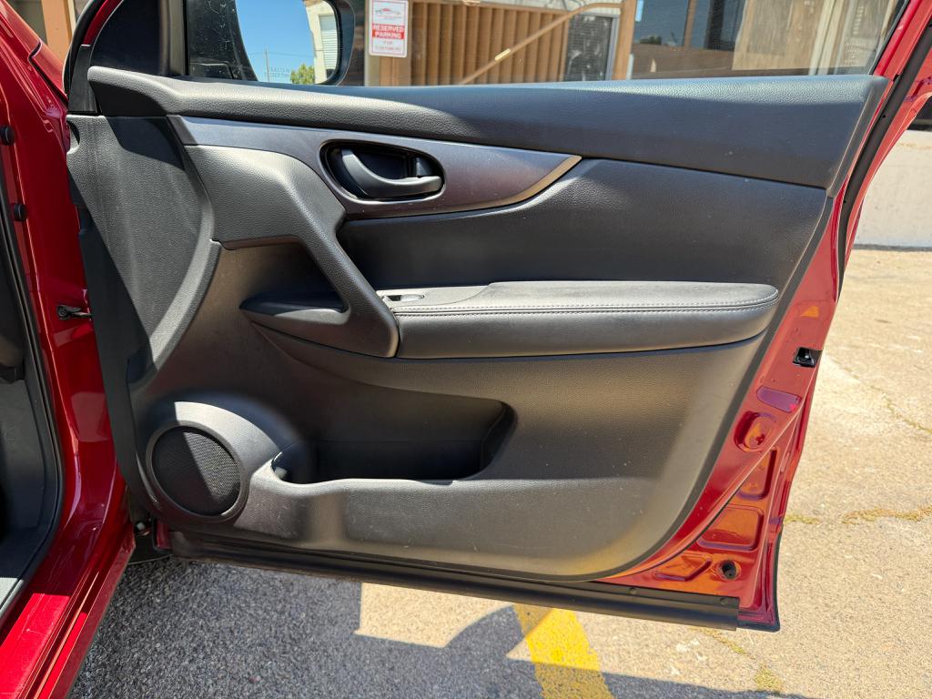 2017 Nissan Rogue Sport — photo 25