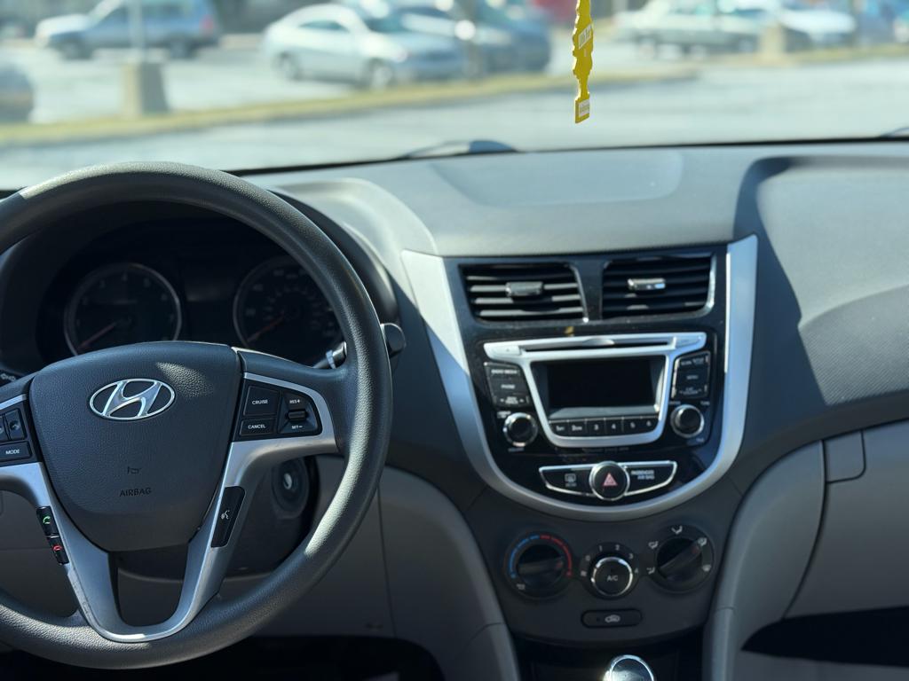 2014 Hyundai Accent — photo 5