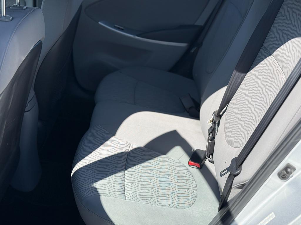 2014 Hyundai Accent — photo 10