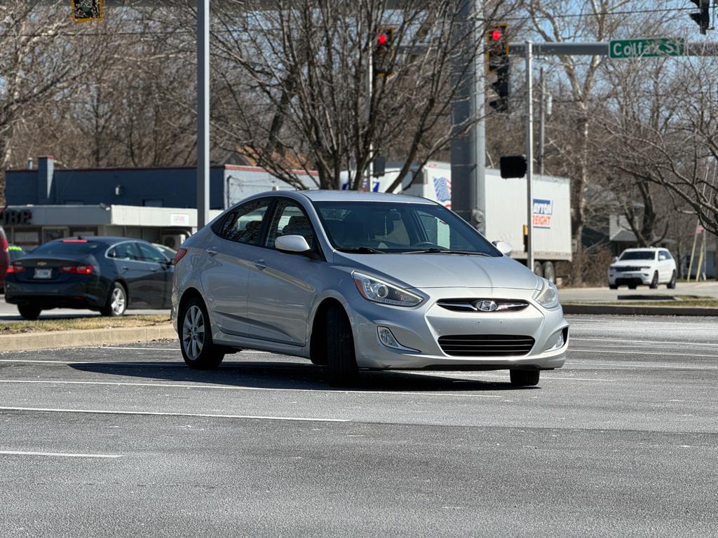 2014 Hyundai Accent — photo 20