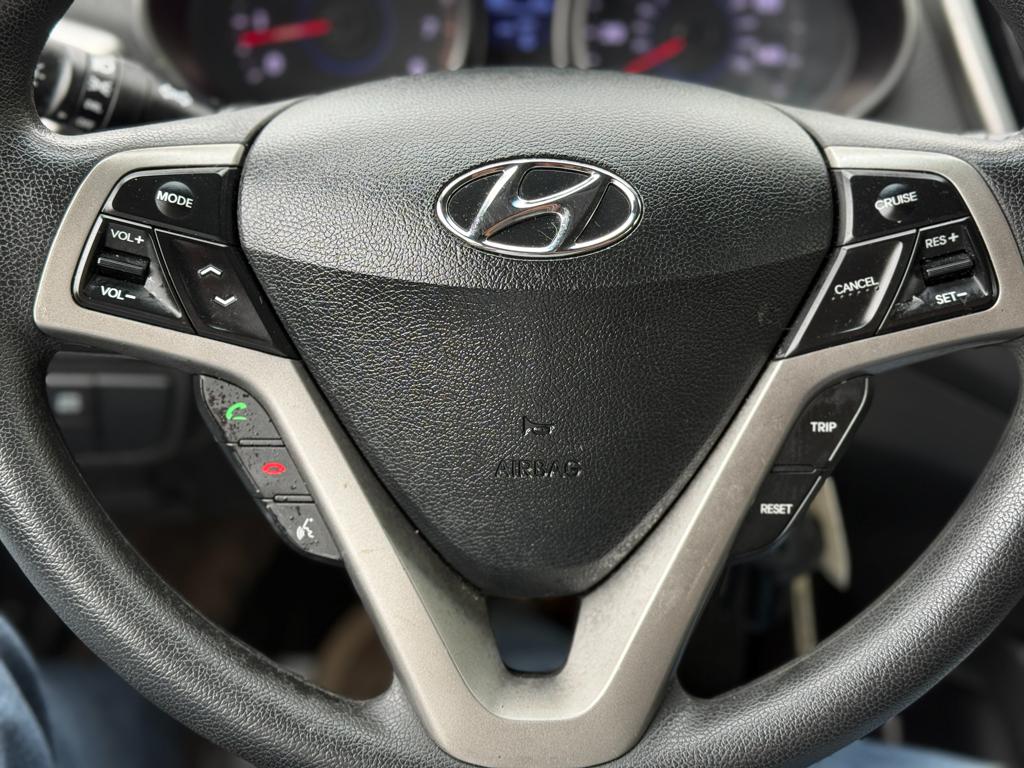 2015 Hyundai Veloster — photo 21