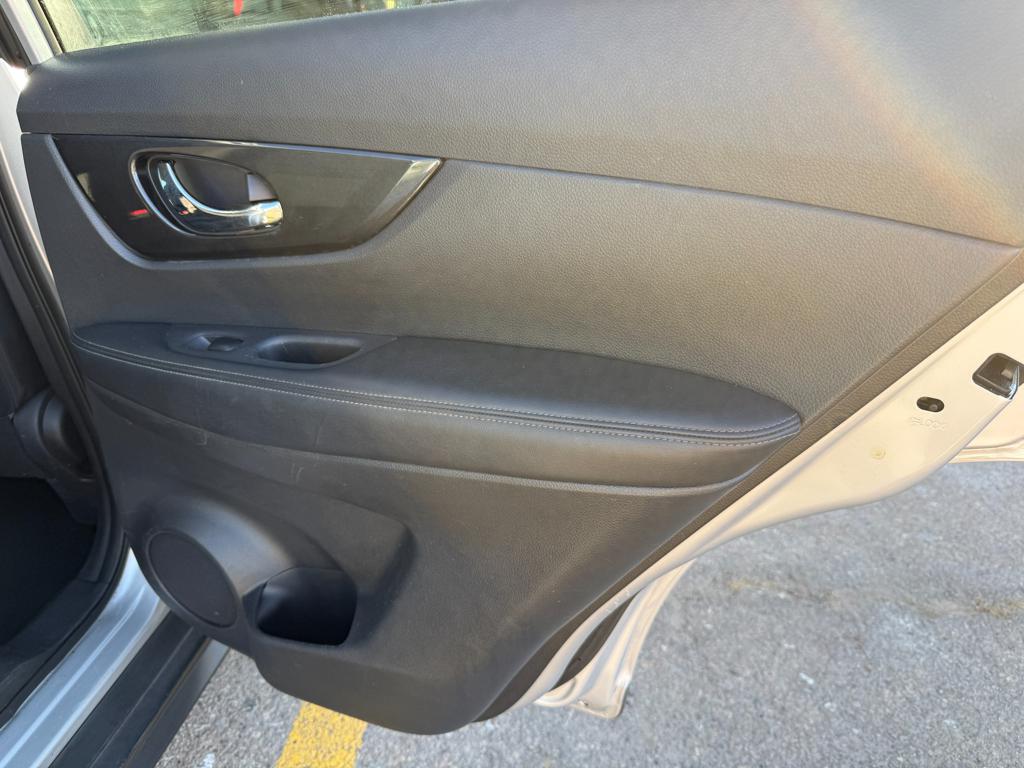 2020 Nissan Rogue — photo 25