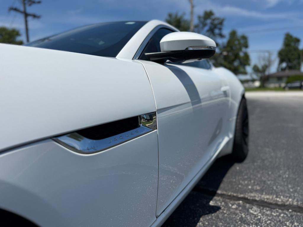2015 Jaguar F-Type — photo 12
