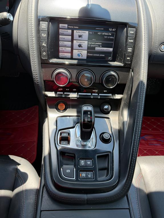 2015 Jaguar F-Type — photo 26