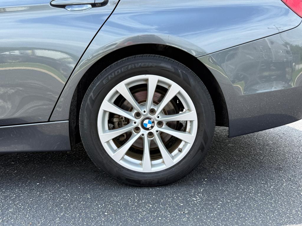 2017 BMW 320 — photo 8