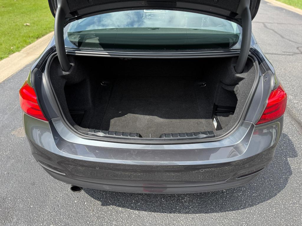 2017 BMW 320 — photo 11