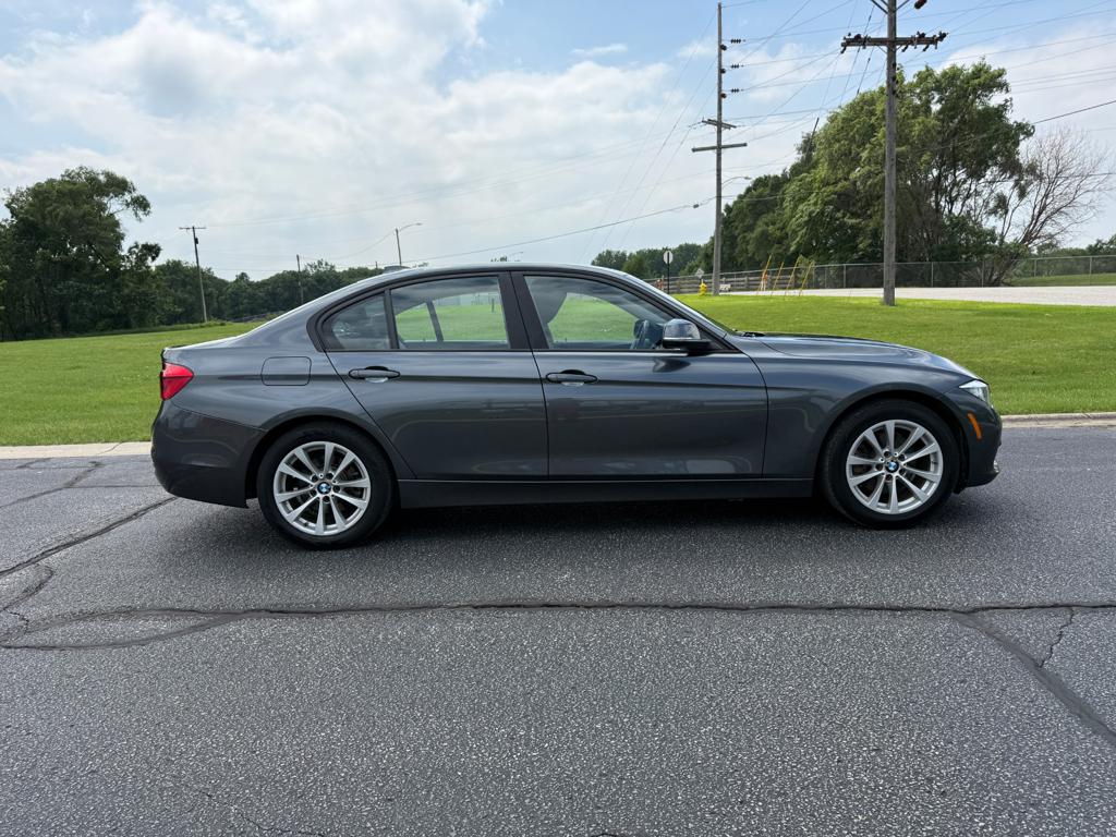 2017 BMW 320 — photo 16