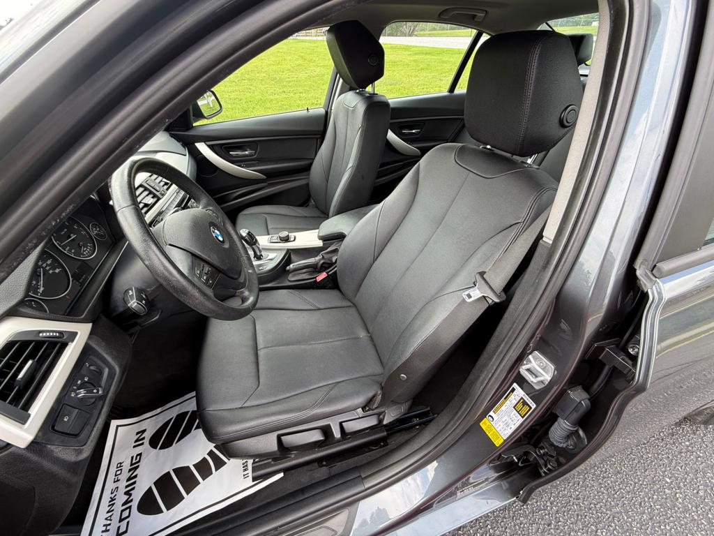 2017 BMW 320 — photo 25