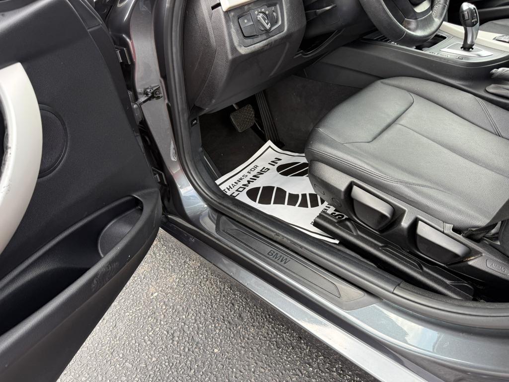 2017 BMW 320 — photo 27