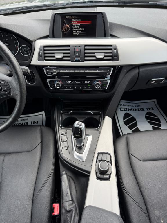 2017 BMW 320 — photo 30