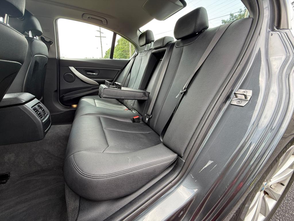 2017 BMW 320 — photo 33