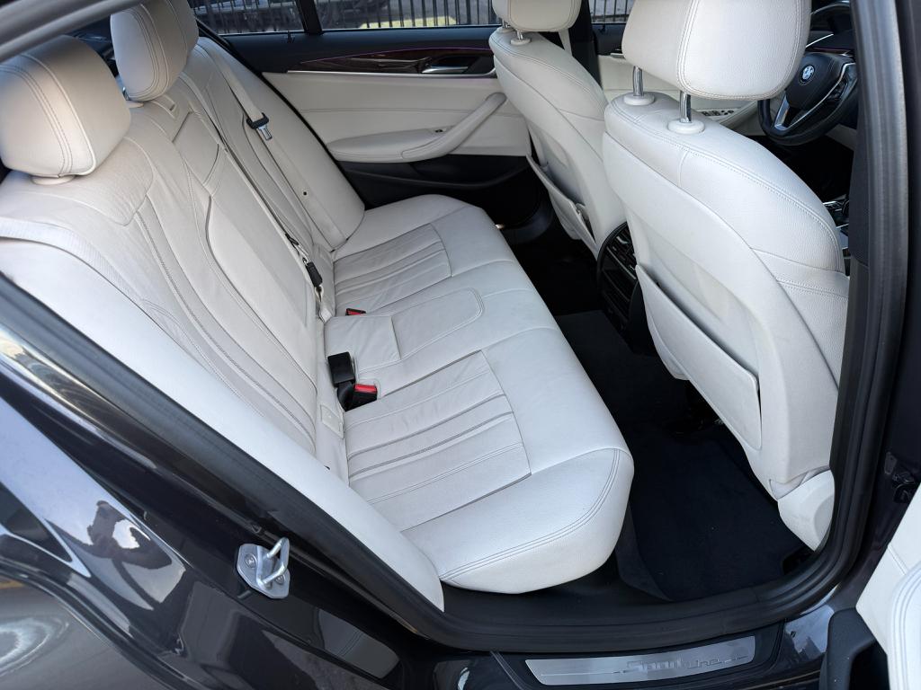 2017 BMW 530 — photo 24