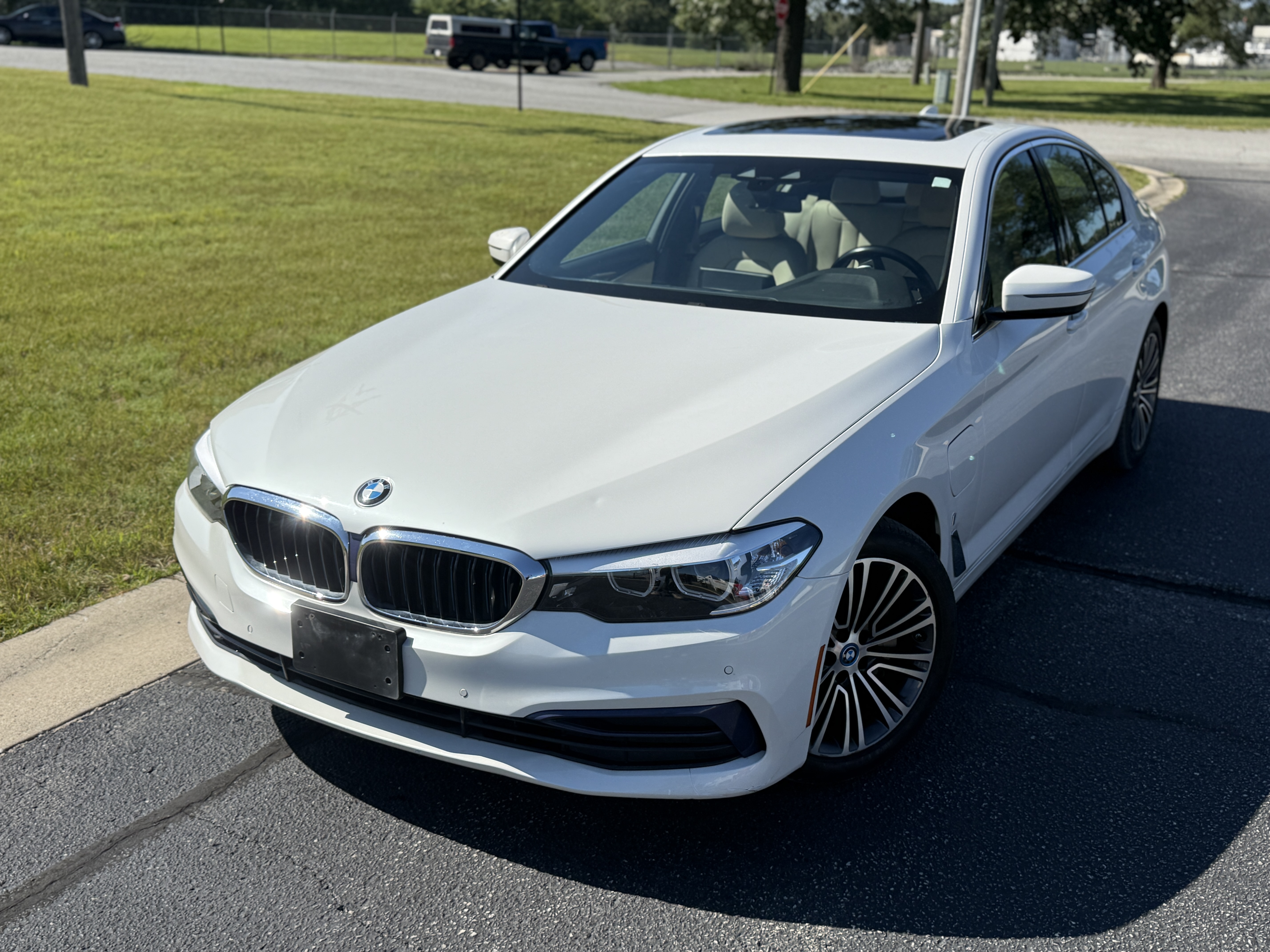 2019 BMW 530e — photo 1