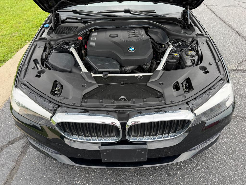 2020 BMW 530 — photo 2