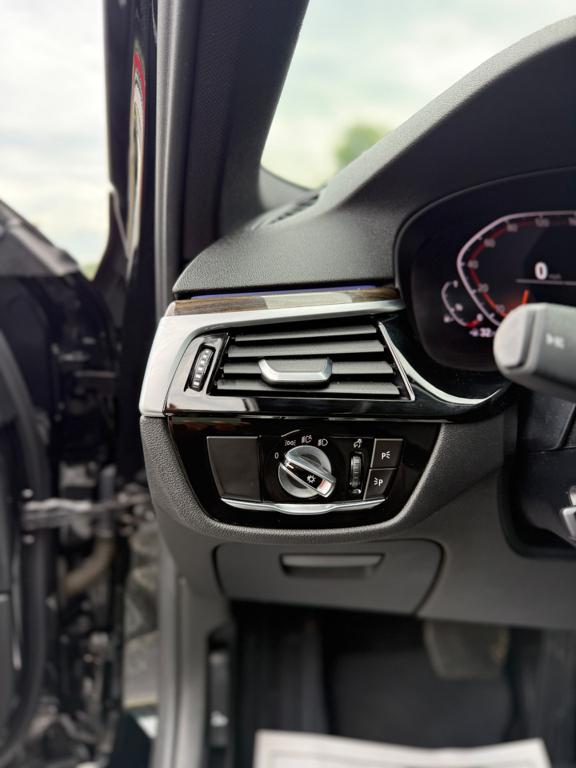 2020 BMW 530 — photo 26