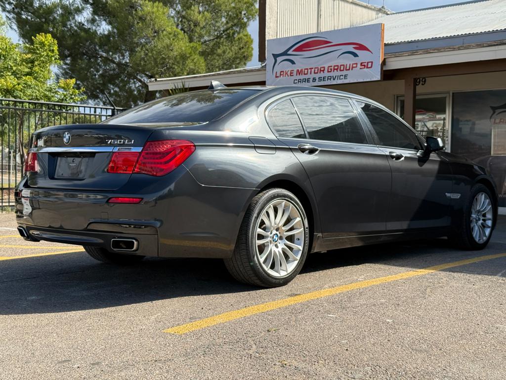 2012 BMW 750 — photo 11