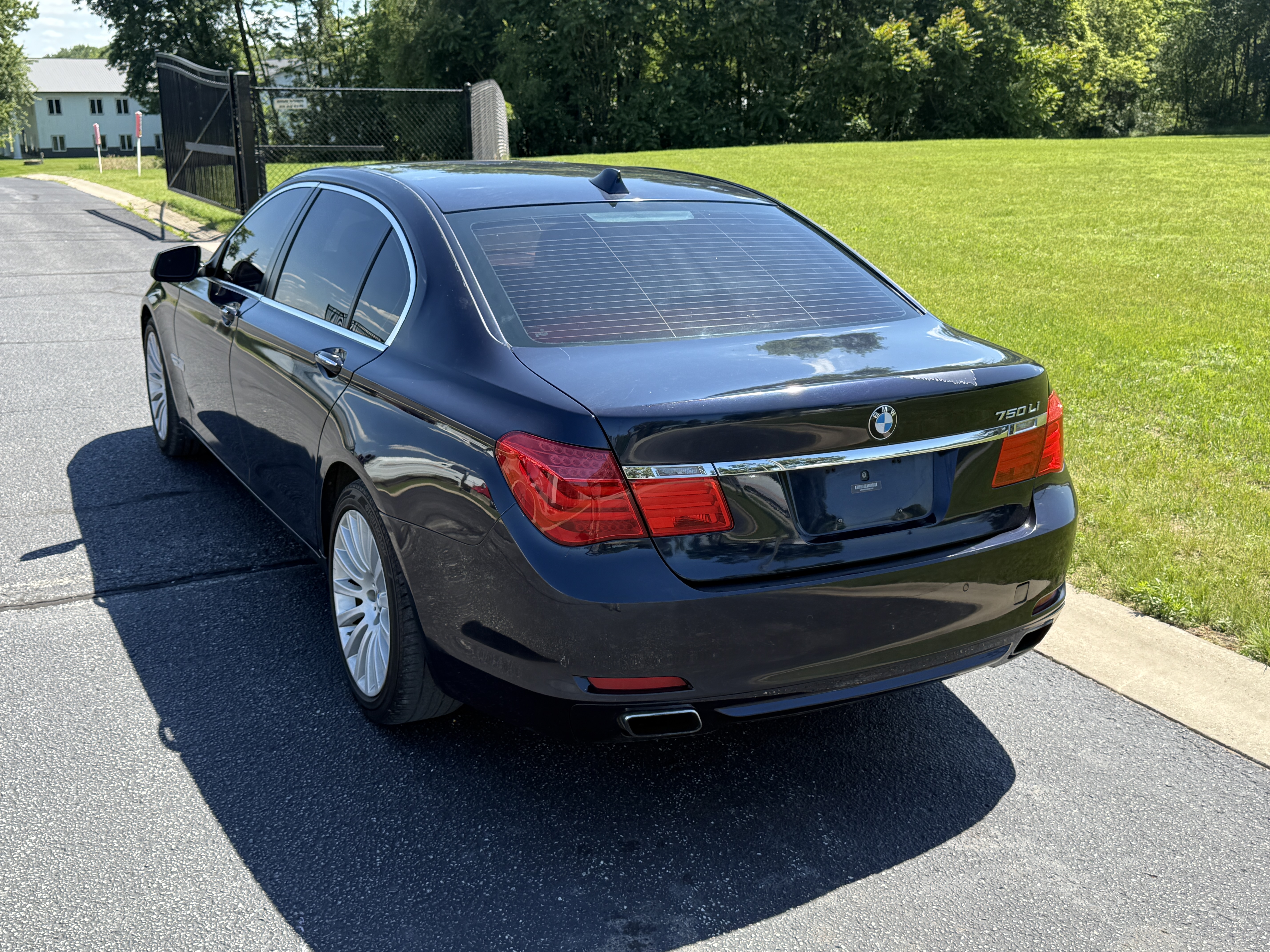 2012 BMW 750 — photo 8