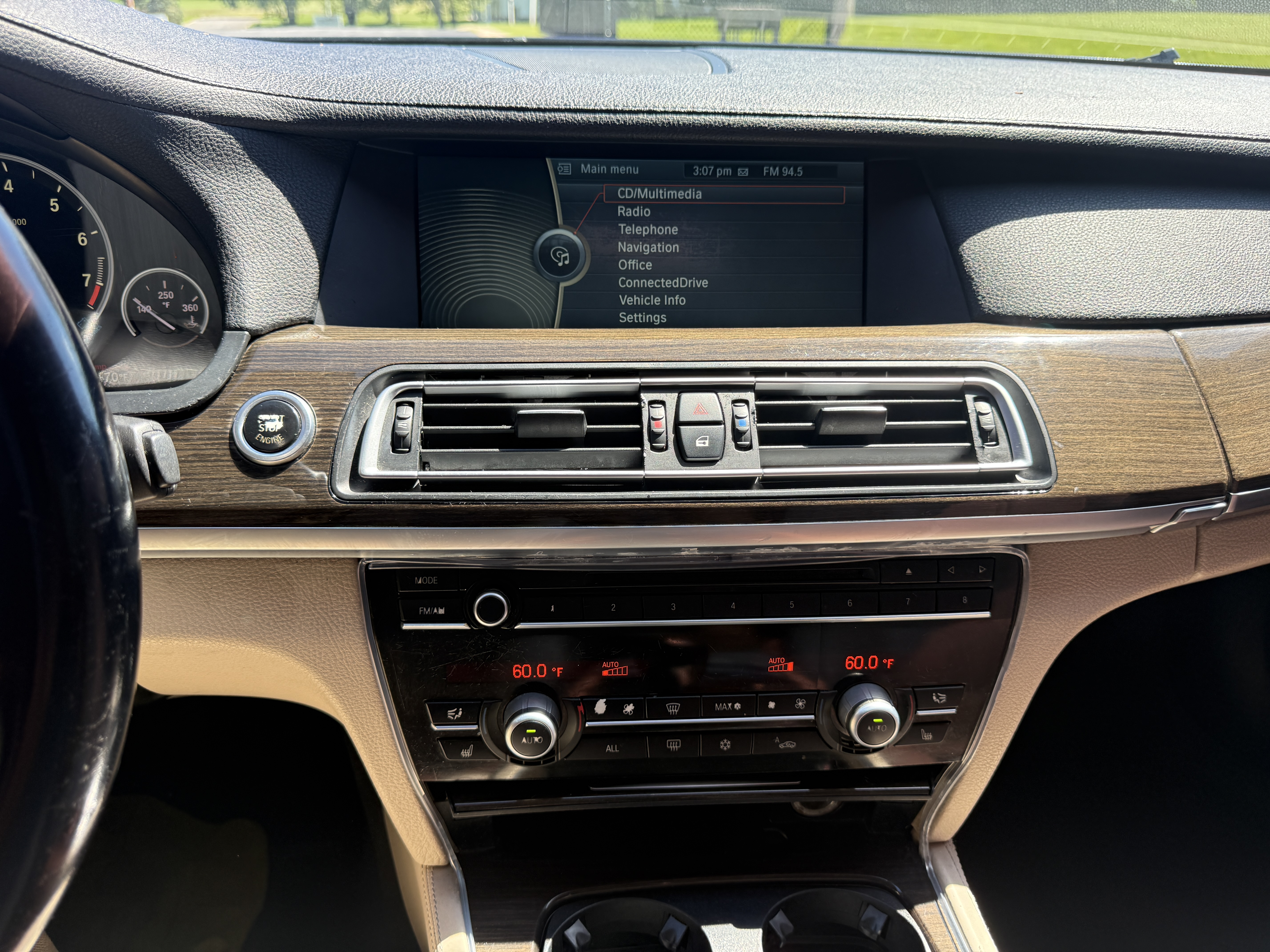 2012 BMW 750 — photo 21
