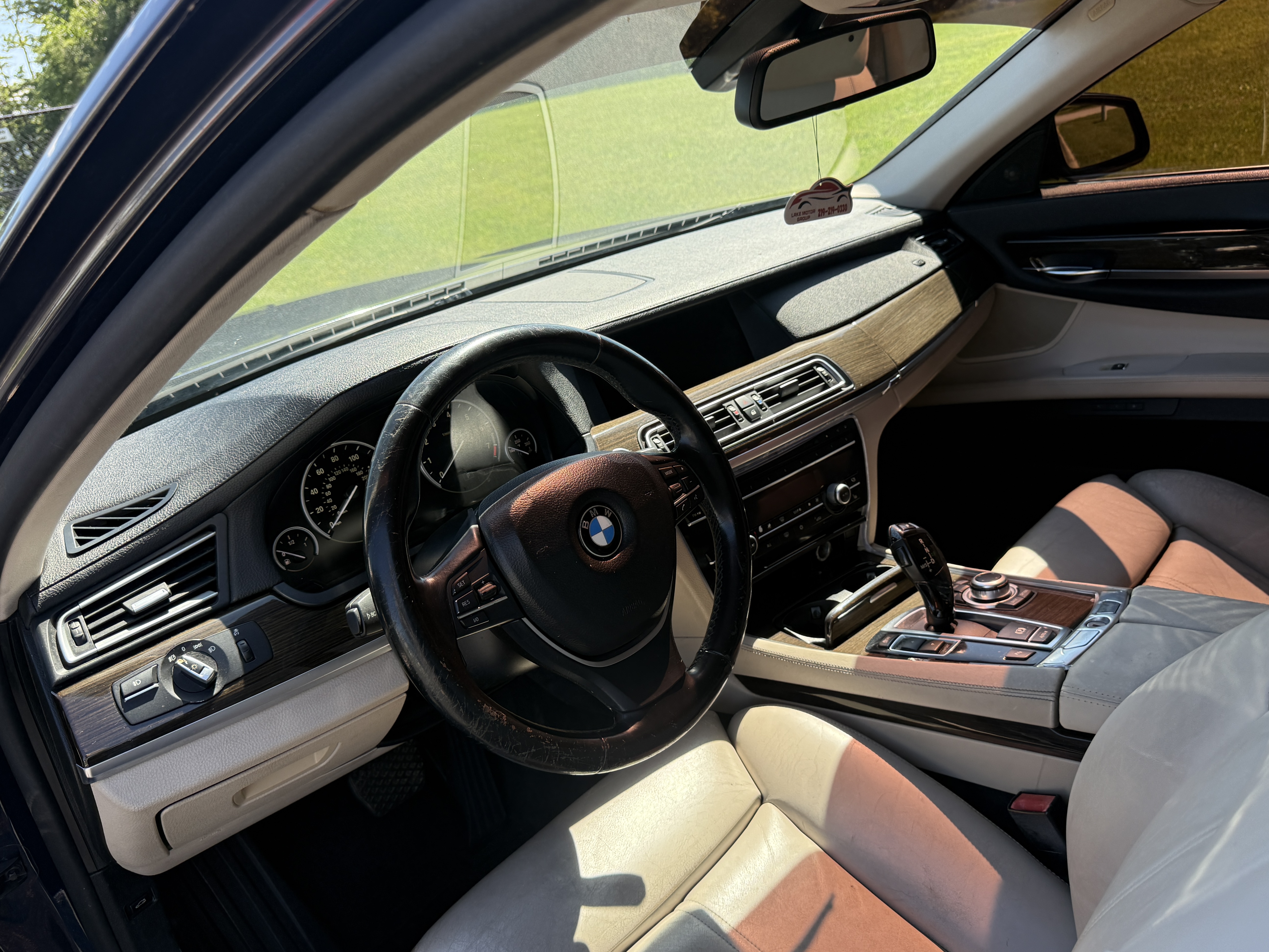 2012 BMW 750 — photo 24