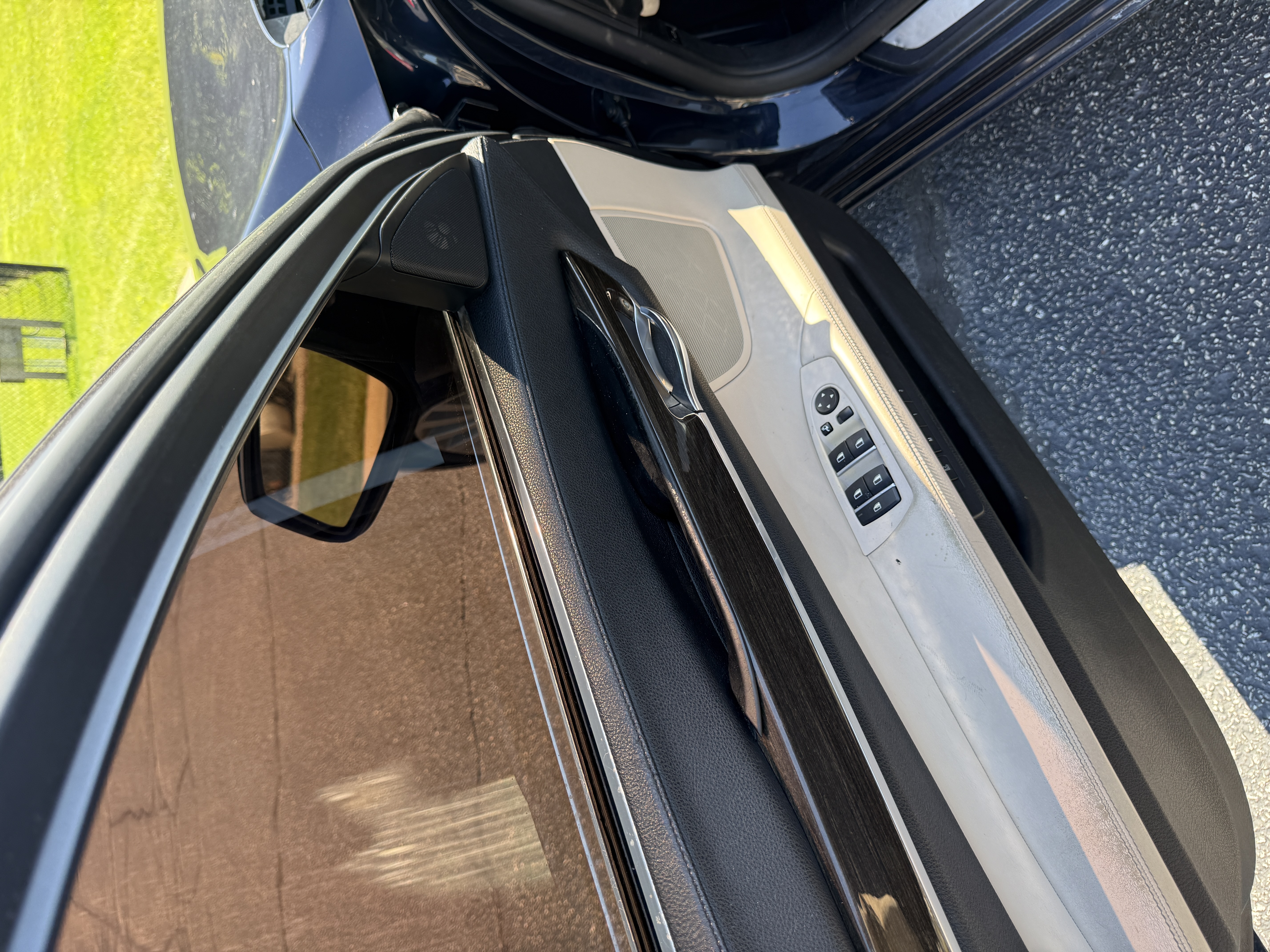 2012 BMW 750 — photo 29