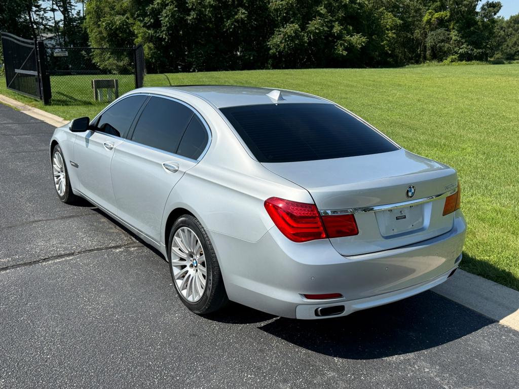 2012 BMW 750 — photo 9