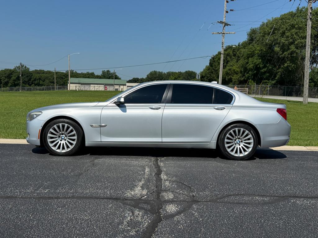 2012 BMW 750 — photo 11