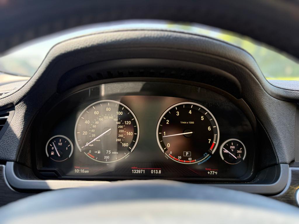 2012 BMW 750 — photo 22
