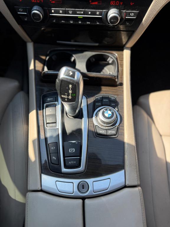 2012 BMW 750 — photo 23