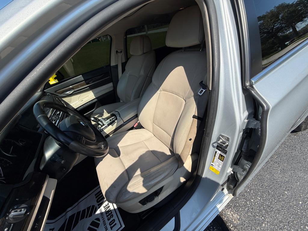 2012 BMW 750 — photo 29