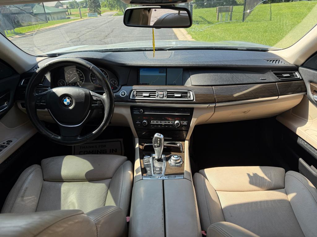 2012 BMW 750 — photo 33