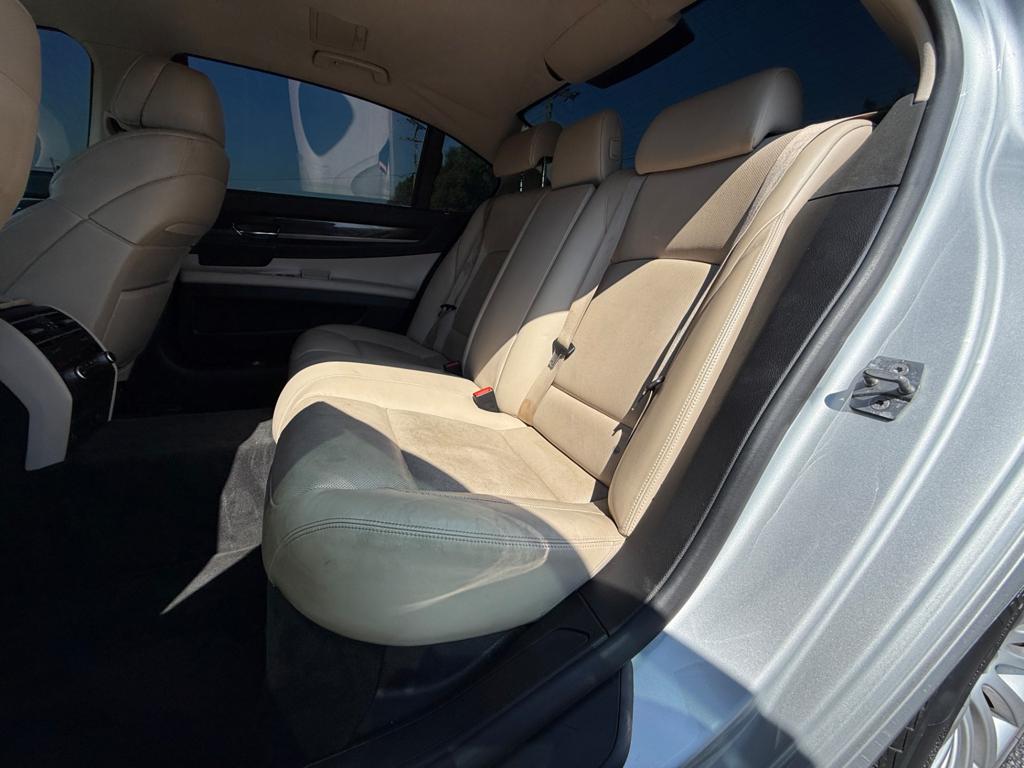 2012 BMW 750 — photo 37
