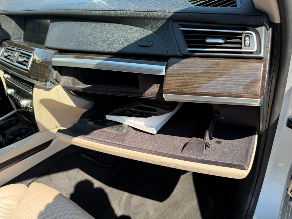 2012 BMW 750 — photo 43