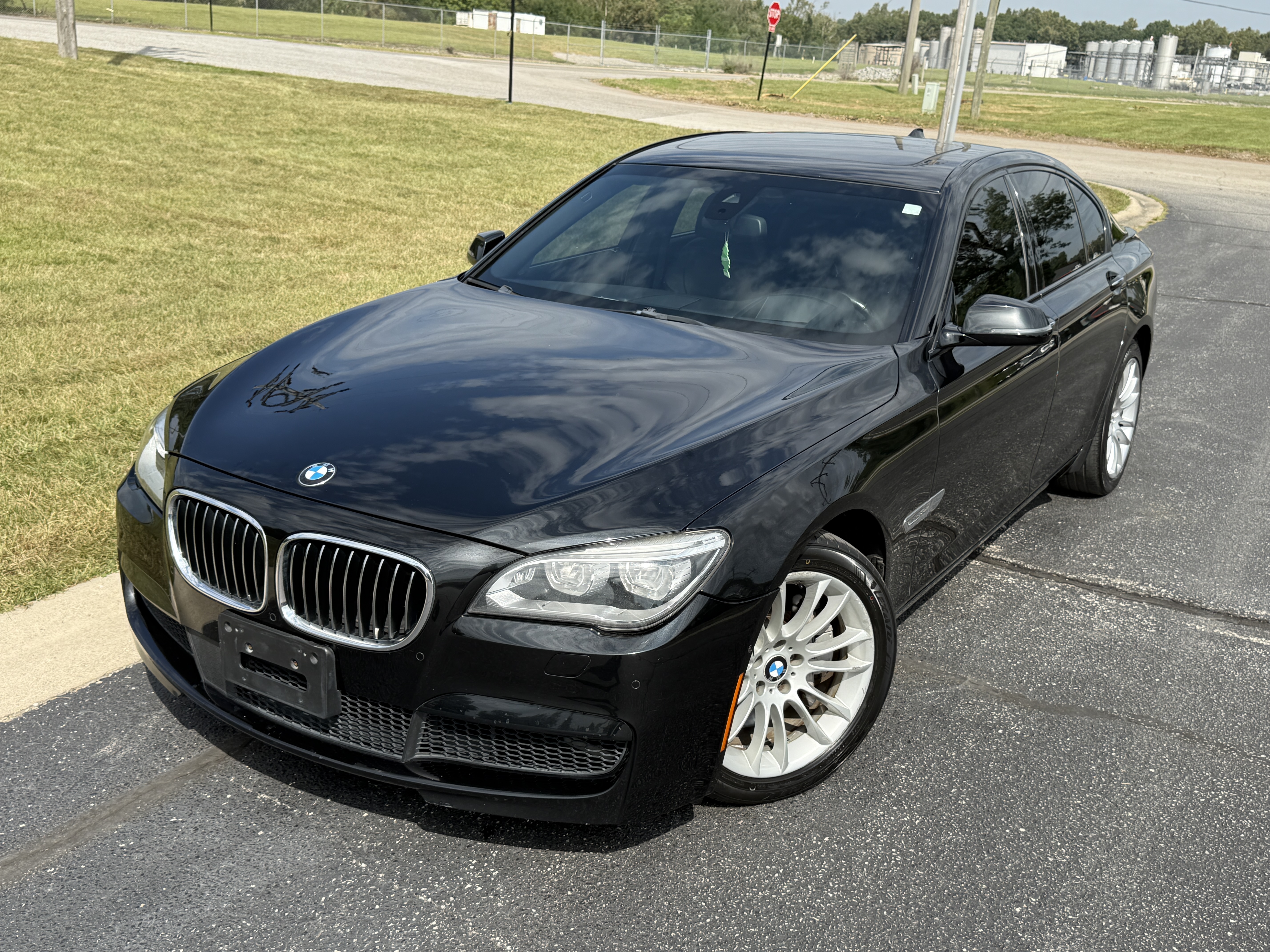 2014 BMW 750 i xDrive — photo 1