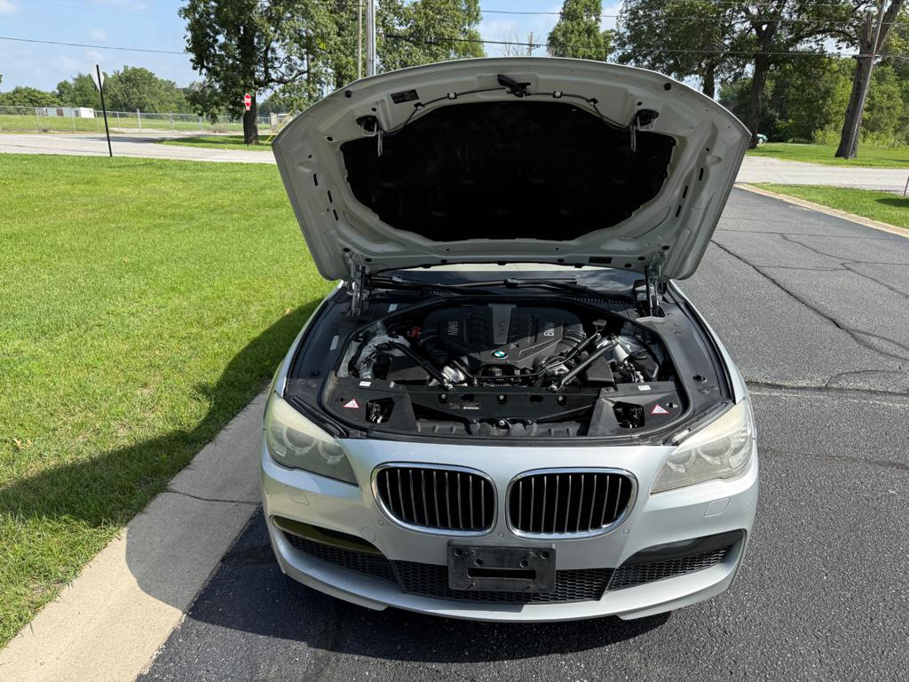 2013 BMW 750 — photo 4