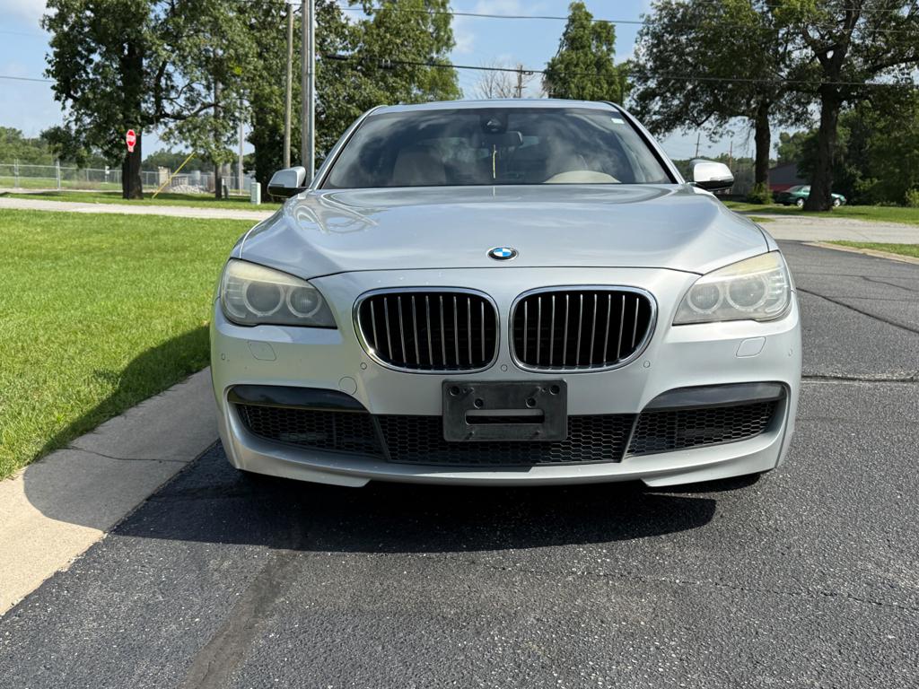 2013 BMW 750 — photo 6